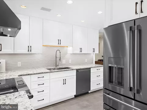 Kitchen - 10 E Lee St #2405, Baltimore, MD 21202 photo 3 of 5