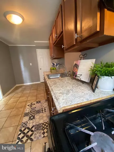 Kitchen - 5757 Edgepark Rd, Baltimore, MD 21239 photo 7 of 10