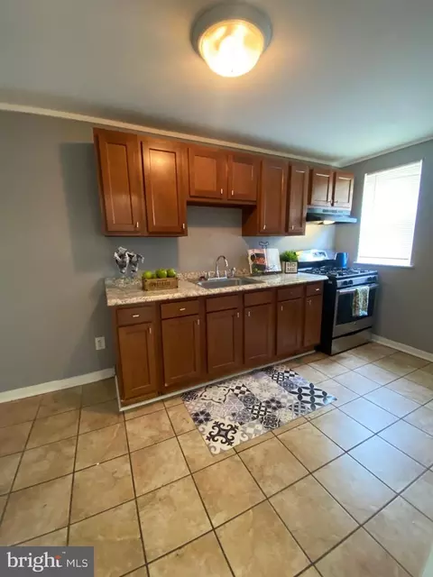 Kitchen - 5757 Edgepark Rd, Baltimore, MD 21239 photo 10 of 10