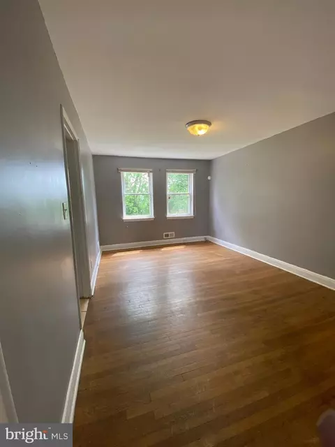 Living - 5757 Edgepark Rd, Baltimore, MD 21239 photo 2 of 3