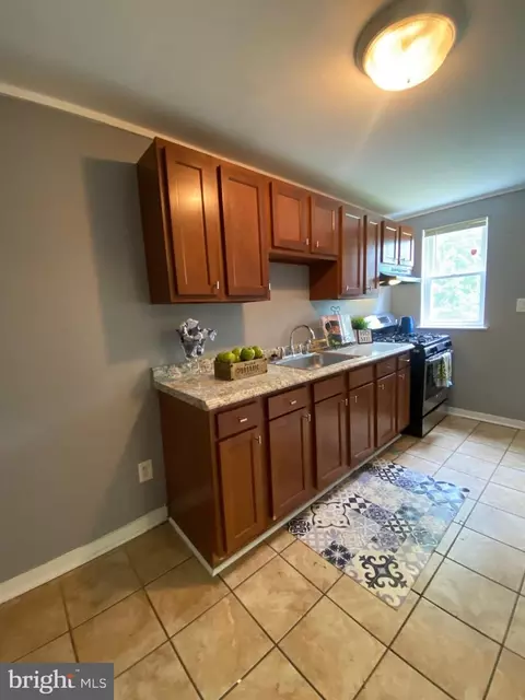 Kitchen - 5757 Edgepark Rd, Baltimore, MD 21239 photo 4 of 10