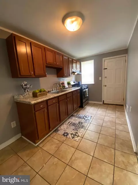 Kitchen - 5757 Edgepark Rd, Baltimore, MD 21239 photo 8 of 10