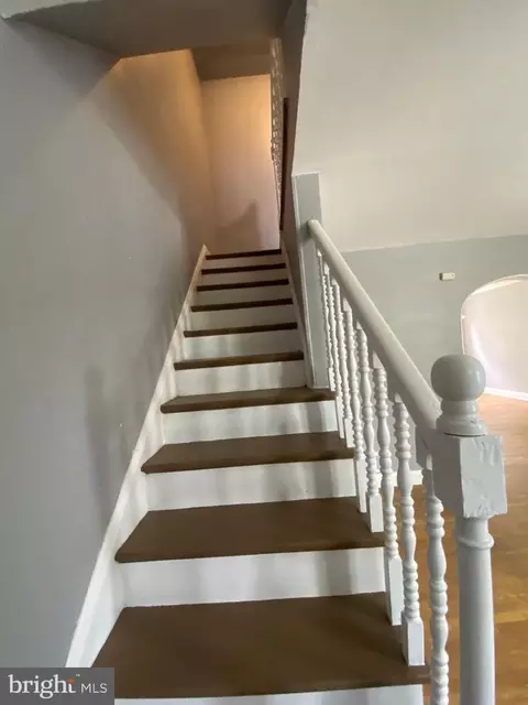 Entry Way - 5757 Edgepark Rd, Baltimore, MD 21239 photo 6 of 9