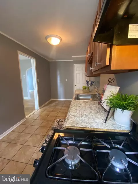 Kitchen - 5757 Edgepark Rd, Baltimore, MD 21239 photo 6 of 10