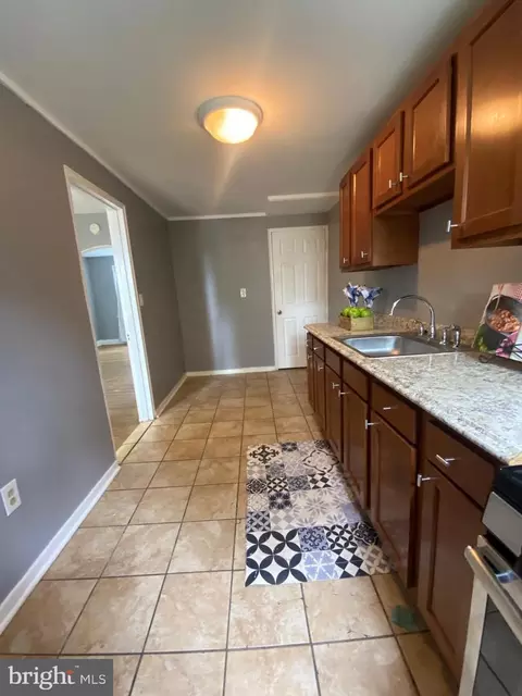 Kitchen - 5757 Edgepark Rd, Baltimore, MD 21239 photo 9 of 10