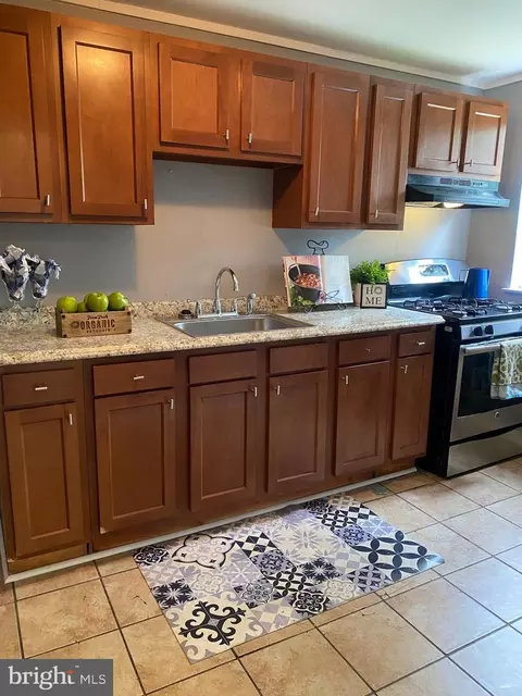 Kitchen - 5757 Edgepark Rd, Baltimore, MD 21239 photo 2 of 10