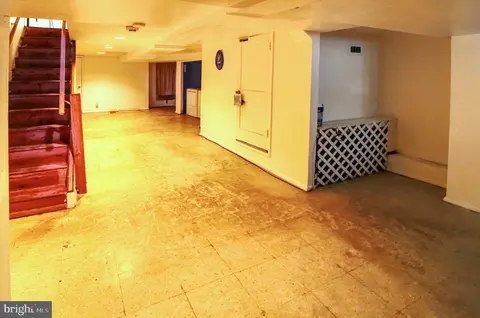 Entry Way - 2828 Pelham Ave, Baltimore, MD 21213 photo 5 of 6