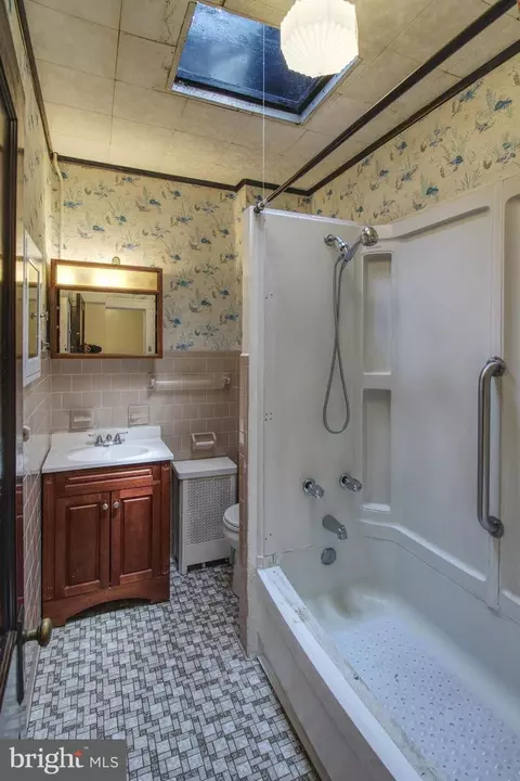 Bath - 2828 Pelham Ave, Baltimore, MD 21213 photo 1 of 1