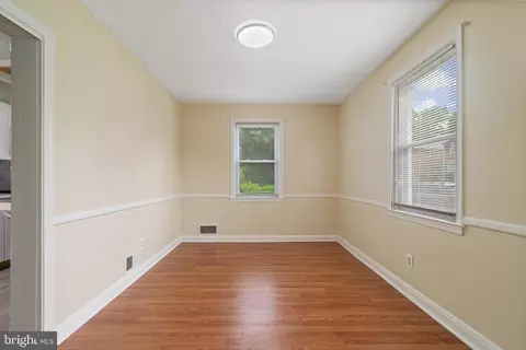 Entry Way - 2106 Cloville Ave, Baltimore, MD 21214 photo 2 of 5