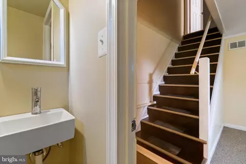 Entry Way - 2106 Cloville Ave, Baltimore, MD 21214 photo 5 of 5