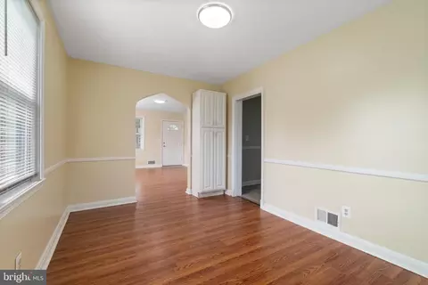 Entry Way - 2106 Cloville Ave, Baltimore, MD 21214 photo 1 of 5