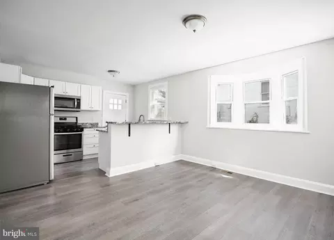 Living - 3312 Southern Ave, Baltimore, MD 21214 photo 2 of 3