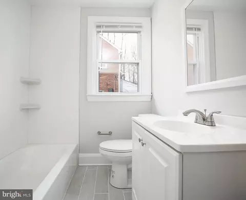 Entry Way - 3312 Southern Ave, Baltimore, MD 21214 photo 5 of 7