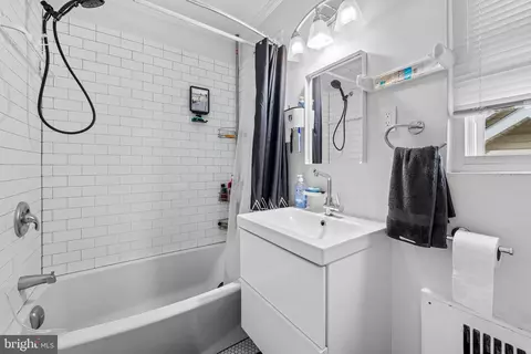 Bath - 2707 Kildaire Dr, Baltimore, MD 21234 photo 2 of 2