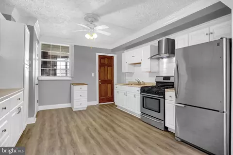 Entry Way - 503 W 27th St, Baltimore, MD 21211 photo 4 of 12