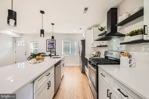 Kitchen - 5106 Pembridge Ave, Baltimore, MD 21215 photo 6 of 8
