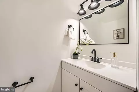 Bath - 5106 Pembridge Ave, Baltimore, MD 21215 photo 1 of 3