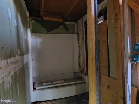 Bath - 635 S Pulaski St, Baltimore, MD 21223 photo 1 of 1