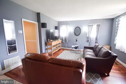 3820 Dolfield Ave, Baltimore, MD 21215 photo 4