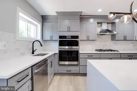 Kitchen - 5002 Chalgrove Ave, Baltimore, MD 21215 photo 3 of 7
