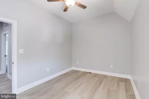 Entry Way - 5002 Chalgrove Ave, Baltimore, MD 21215 photo 6 of 10