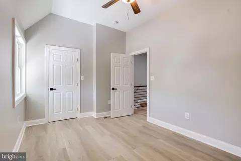 Entry Way - 5002 Chalgrove Ave, Baltimore, MD 21215 photo 7 of 10