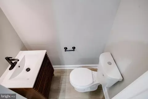 Entry Way - 5002 Chalgrove Ave, Baltimore, MD 21215 photo 4 of 10
