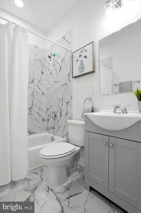 Bath - 706 E 33rd St, Baltimore, MD 21218 photo 4 of 6