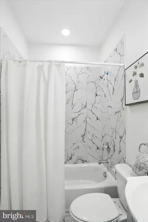Bath - 706 E 33rd St, Baltimore, MD 21218 photo 3 of 6