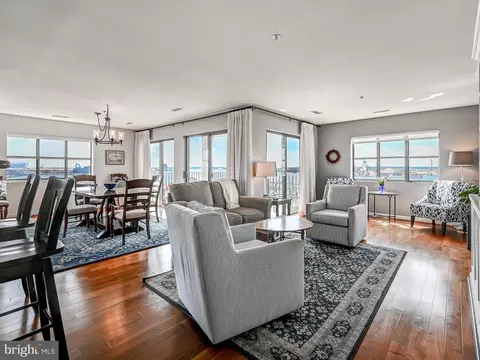 Living - 2702 Lighthouse Pt E #638, Baltimore, MD 21224 photo 2 of 11