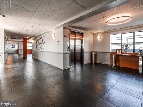 Entry Way - 2702 Lighthouse Pt E #638, Baltimore, MD 21224 photo 4 of 4
