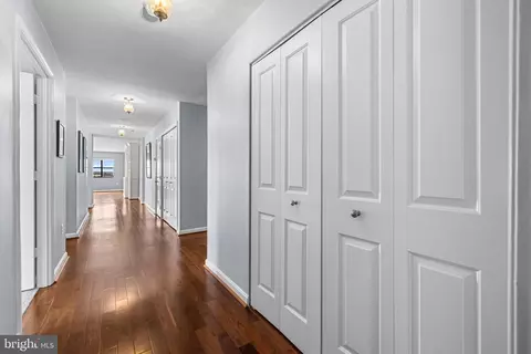 Entry Way - 2702 Lighthouse Pt E #638, Baltimore, MD 21224 photo 2 of 4