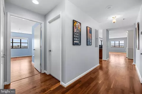 Entry Way - 2702 Lighthouse Pt E #638, Baltimore, MD 21224 photo 3 of 4