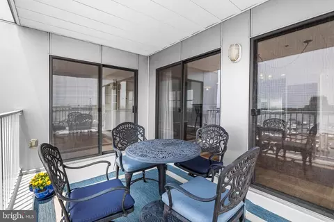 Exterior - 2702 Lighthouse Pt E #638, Baltimore, MD 21224 photo 4 of 11