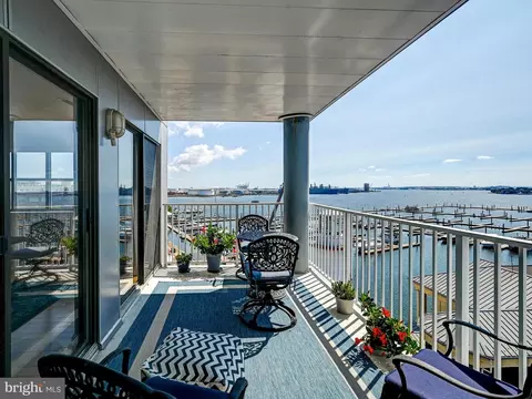 Exterior - 2702 Lighthouse Pt E #638, Baltimore, MD 21224 photo 5 of 11