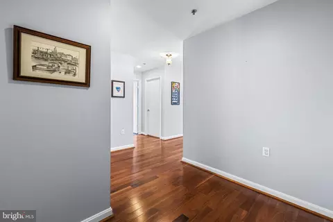Entry Way - 2702 Lighthouse Pt E #638, Baltimore, MD 21224 photo 1 of 4