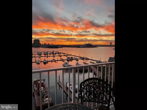 View/Area - 2702 Lighthouse Pt E #638, Baltimore, MD 21224 photo 11 of 19