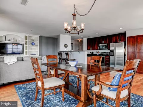 Dining - 2702 Lighthouse Pt E #638, Baltimore, MD 21224 photo 2 of 2