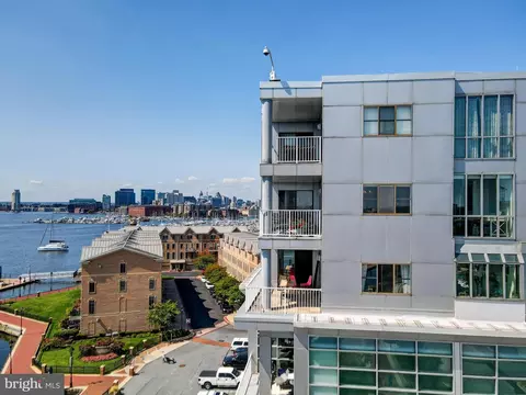 2702 Lighthouse Pt E #638, Baltimore, MD 21224