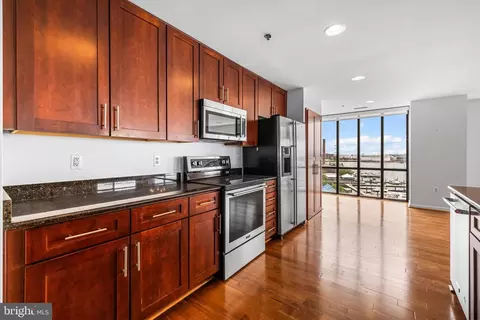 Kitchen - 2702 Lighthouse Pt E #638, Baltimore, MD 21224 photo 1 of 2