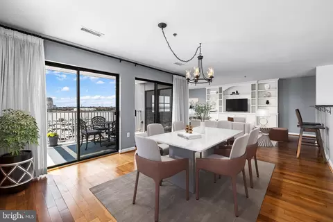 Dining - 2702 Lighthouse Pt E #638, Baltimore, MD 21224 photo 1 of 2