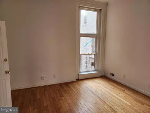 Living - 1304 Mcculloh St, Baltimore, MD 21217 photo 2 of 3