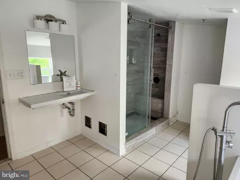 Bath - 1304 Mcculloh St, Baltimore, MD 21217 photo 3 of 3