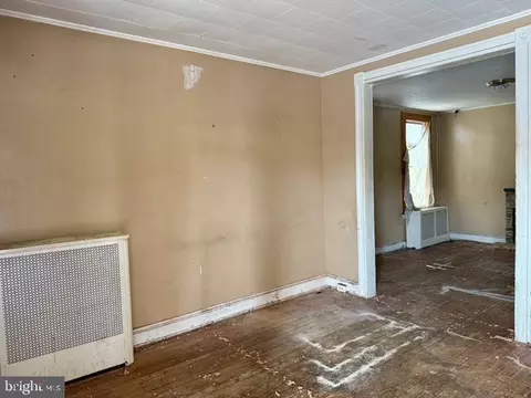 Living - 5016 Belair Rd, Baltimore, MD 21206 photo 1 of 2