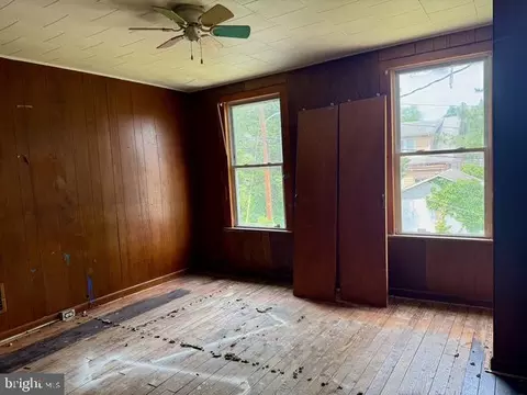 Bedroom - 5016 Belair Rd, Baltimore, MD 21206 photo 2 of 2