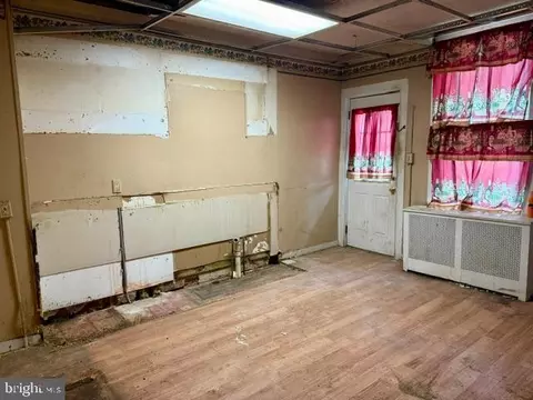 Entry Way - 5016 Belair Rd, Baltimore, MD 21206 photo 4 of 8