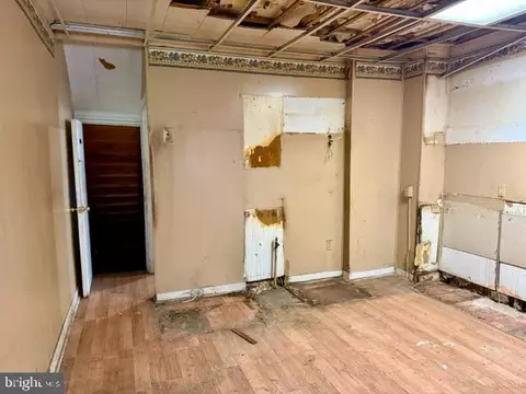 Entry Way - 5016 Belair Rd, Baltimore, MD 21206 photo 3 of 8