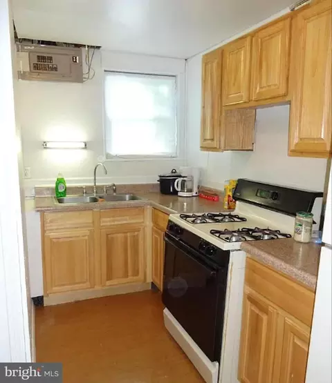 2908 Poplar Ter, Baltimore, MD 21216 photo 4