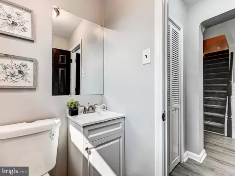 Entry Way - 3812 Midheights Rd, Baltimore, MD 21215 photo 2 of 3
