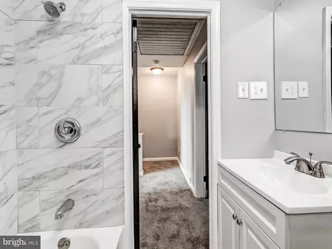 Entry Way - 3812 Midheights Rd, Baltimore, MD 21215 photo 3 of 3
